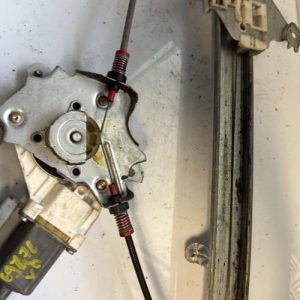 Leve vitre electrique avant droit NISSAN MICRA 3 PHASE 1 Essence - Image 1