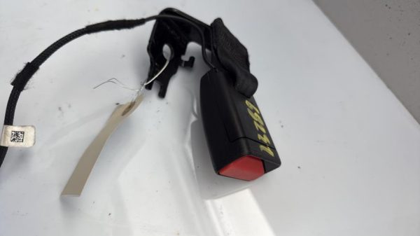 Attache ceinture arriere gauche PEUGEOT 2008 2 Essence - Image 3