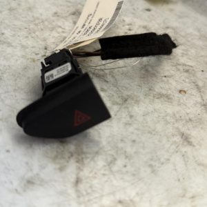 Bouton de warning RENAULT CLIO 4 PHASE 1 BREAK Diesel - Image 1
