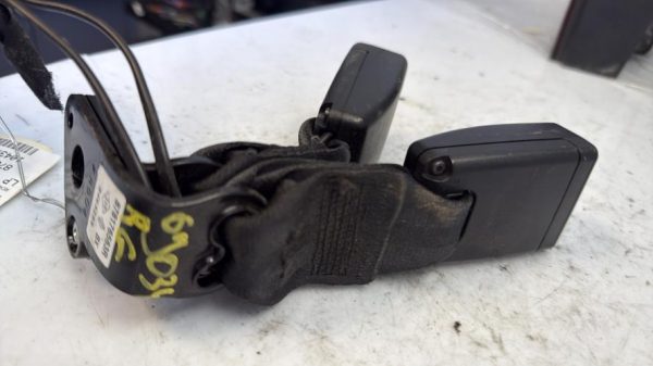 Attache ceinture arriere gauche RENAULT CLIO 4 PHASE 1 BREAK Diesel - Image 3