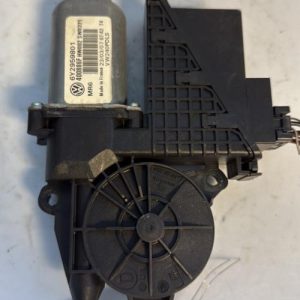 Moteur leve vitre avant droit VOLKSWAGEN POLO 4 PHASE 2 Essence - Image 1