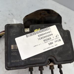 Bloc ABS (freins anti-blocage) TOYOTA YARIS 2 PHASE 1 Diesel - Image 1