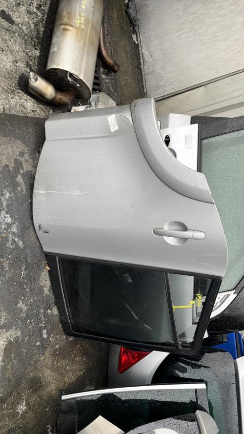 Porte arriere droit TOYOTA RAV4 3 PHASE 1 Diesel - Image 1