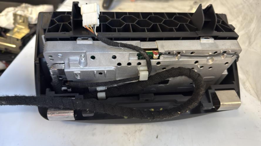 Ecran GPS BMW SERIE 1 E81 Essence - Image 2