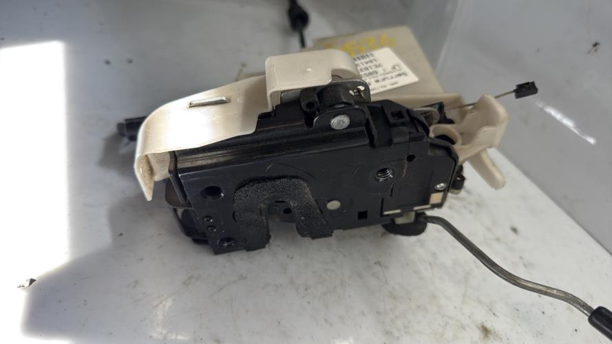 Serrure avant gauche VOLKSWAGEN POLO 4 PHASE 2 Essence - Image 3