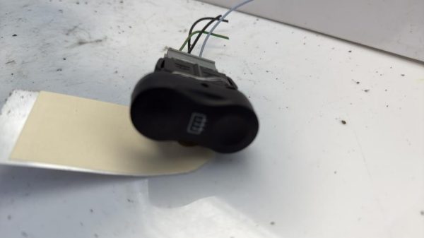 Commande degivrage lunette arriere DACIA DUSTER 1 PHASE 1 Diesel - Image 1