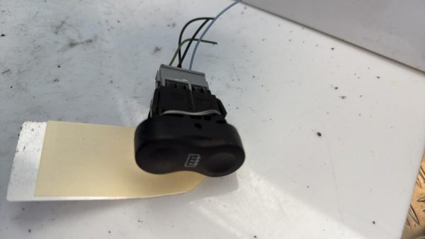 Commande degivrage lunette arriere DACIA DUSTER 1 PHASE 1 Diesel - Image 4