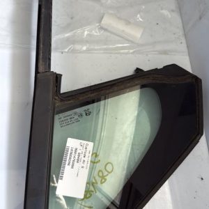 Custode avant gauche (porte) PEUGEOT 208 1 PHASE 1 Diesel - Image 1