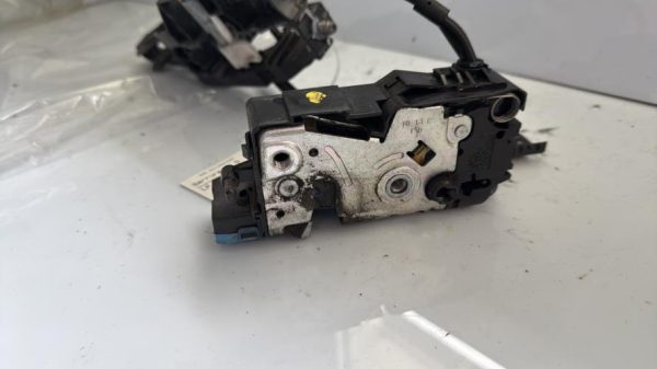Serrure arriere droit PEUGEOT 207 PHASE 2 BREAK Essence - Image 3