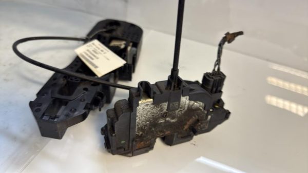 Serrure arriere gauche RENAULT MEGANE 3 PHASE 1 Diesel - Image 3