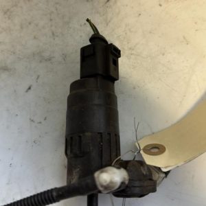 Pompe lave glace avant VOLKSWAGEN PASSAT 5 CC COUPE Diesel - Image 1