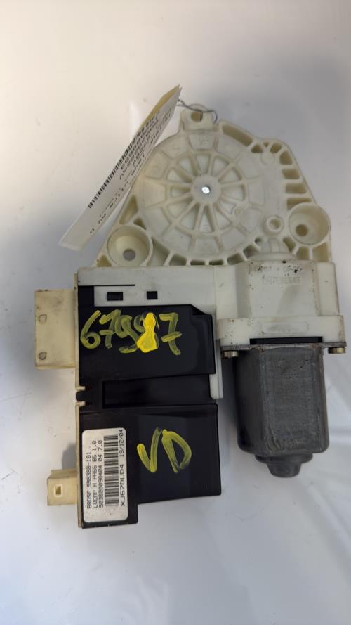 Moteur leve vitre avant droit CITROEN C4 1 PHASE 1 Essence - Image 3