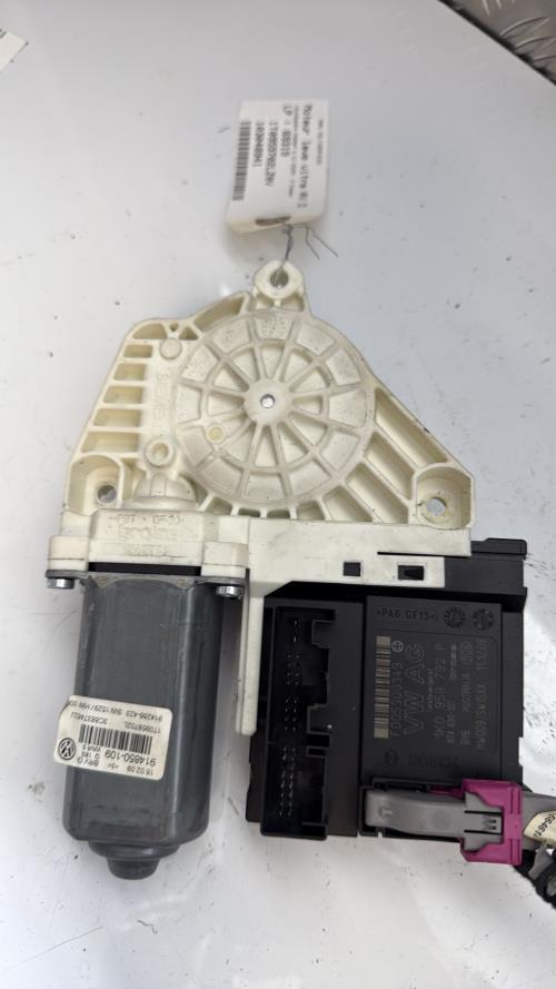 Moteur leve vitre avant droit VOLKSWAGEN PASSAT 5 CC COUPE Diesel - Image 1