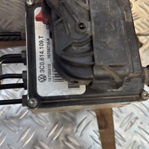 Bloc ABS (freins anti-blocage) VOLKSWAGEN PASSAT 5 CC COUPE Diesel - Image 1
