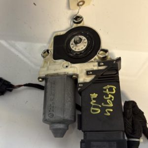 Moteur leve vitre avant droit VOLKSWAGEN GOLF 4 Diesel - Image 1