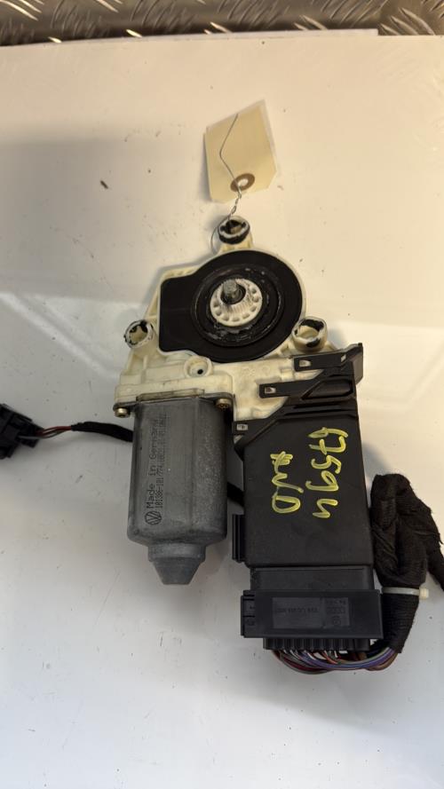 Moteur leve vitre avant droit VOLKSWAGEN GOLF 4 Diesel - Image 1