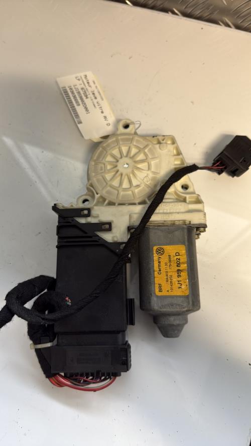 Moteur leve vitre avant droit VOLKSWAGEN GOLF 4 Diesel - Image 2