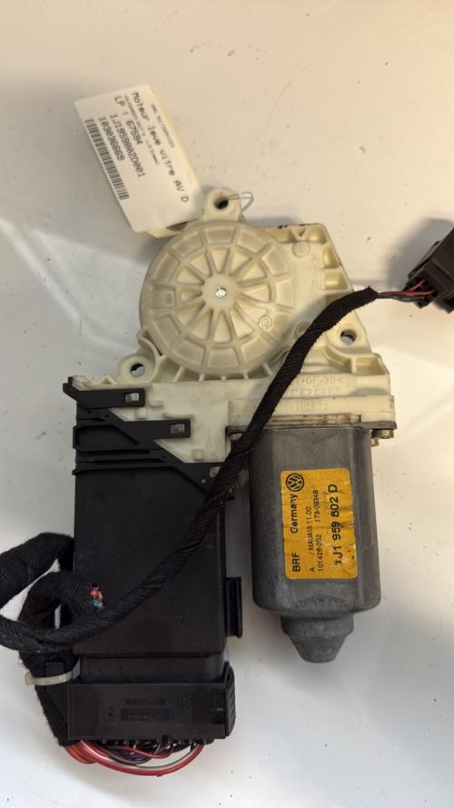 Moteur leve vitre avant droit VOLKSWAGEN GOLF 4 Diesel - Image 3