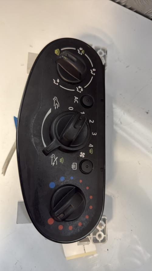 Commande chauffage DACIA LOGAN MCV 1 PHASE 2 BREAK Essence/Ethanol - Image 2