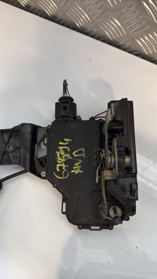 Serrure avant droit VOLKSWAGEN GOLF 4 Diesel - Image 1