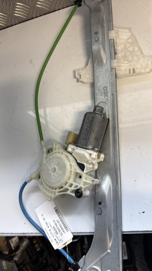 Leve vitre electrique avant gauche VOLKSWAGEN FOX Essence - Image 2