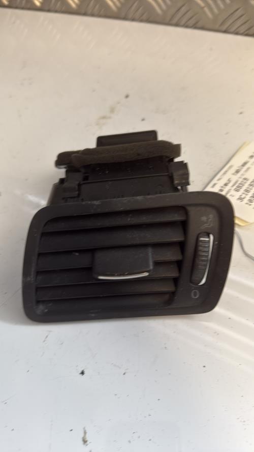 Aerateur tableau de bord avant droit VOLKSWAGEN PASSAT 5 CC COUPE Diesel - Image 1