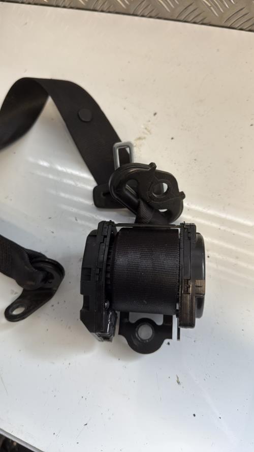 Ceinture arriere gauche VOLKSWAGEN FOX Essence - Image 3