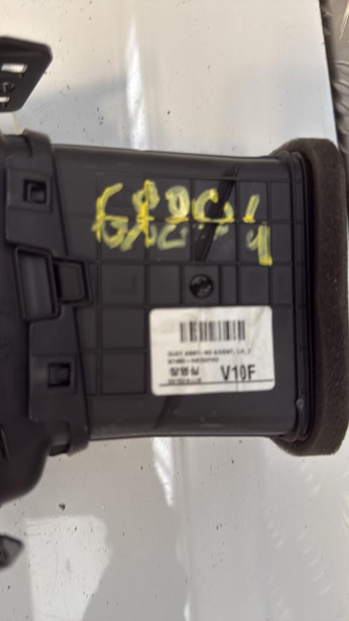 Aerateur tableau de bord avant gauche KIA RIO 4 PHASE 1 Essence - Image 3