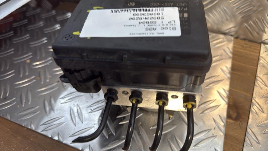 Bloc ABS (freins anti-blocage) KIA RIO 4 PHASE 1 Essence - Image 1