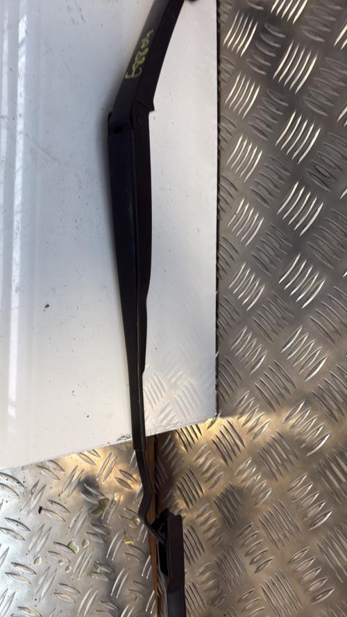 Bras essuie glace avant gauche KIA RIO 4 PHASE 1 Essence - Image 1