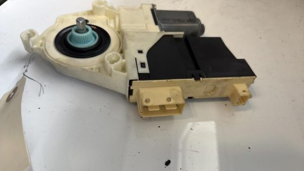 Moteur leve vitre avant gauche CITROEN C4 1 PHASE 1 Essence - Image 3