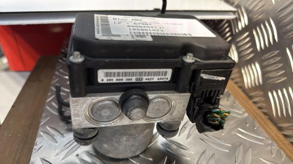 Bloc ABS (freins anti-blocage) CITROEN C4 1 PHASE 1 Essence - Image 2