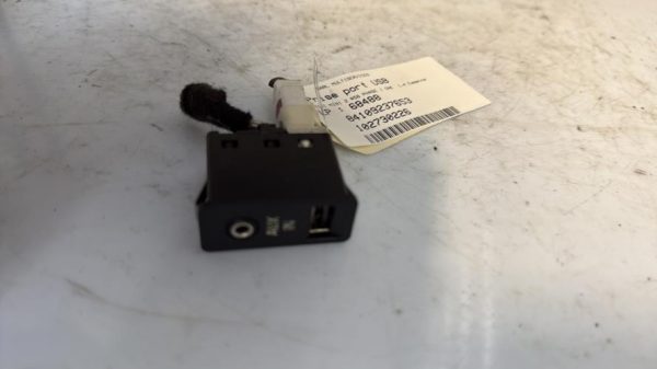 Prise port USB MINI MINI 2 R56 PHASE 1 Essence - Image 1