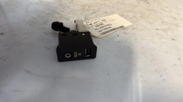 Prise port USB MINI MINI 2 R56 PHASE 1 Essence - Image 3