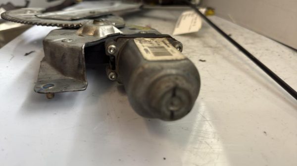 Leve vitre electrique avant gauche RENAULT KANGOO 1 PHASE 2 Essence - Image 3