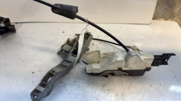 Serrure avant gauche PEUGEOT 308 1 SW PHASE 1 BREAK Diesel - Image 3
