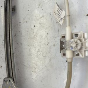 Leve vitre mecanique arriere droit RENAULT MEGANE 1 PHASE 2 Essence - Image 1