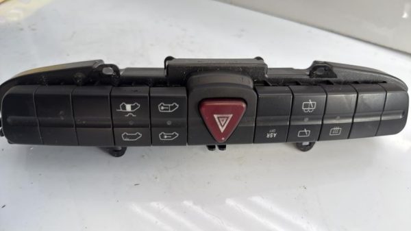 Bouton de warning MERCEDES VITO 639 PHASE 1 Diesel - Image 1