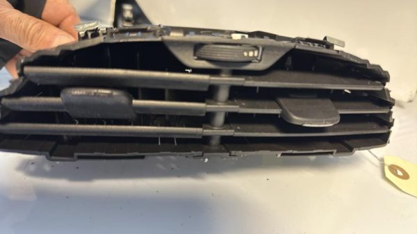 Aerateur tableau de bord PEUGEOT 208 1 PHASE 1 Diesel - Image 3