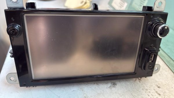 Autoradio d'origine RENAULT CLIO 4 PHASE 1 Diesel - Image 1