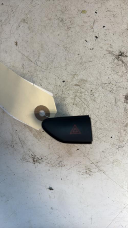 Bouton de warning RENAULT CLIO 4 PHASE 1 Diesel - Image 1