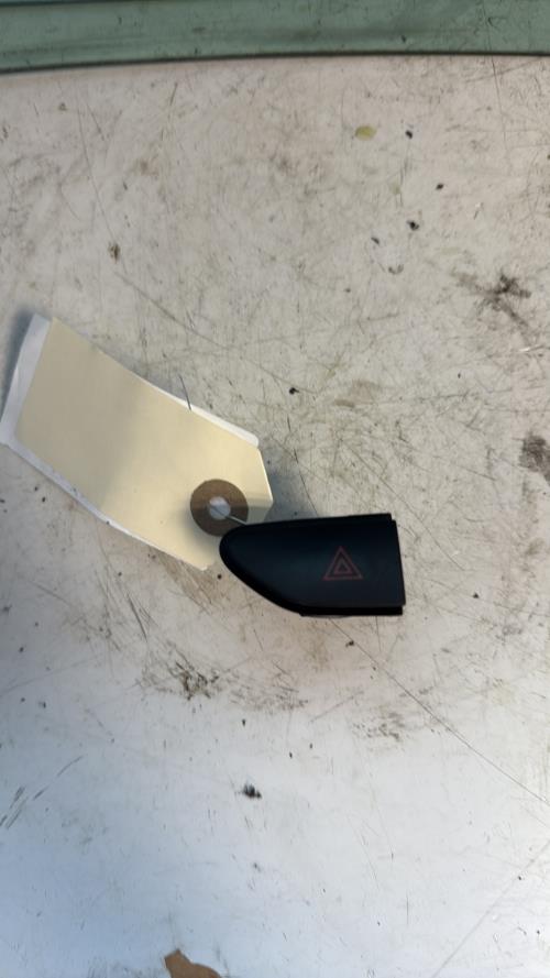 Bouton de warning RENAULT CLIO 4 PHASE 1 Diesel - Image 2