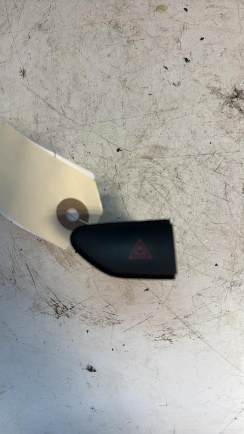 Bouton de warning RENAULT CLIO 4 PHASE 1 Diesel - Image 3