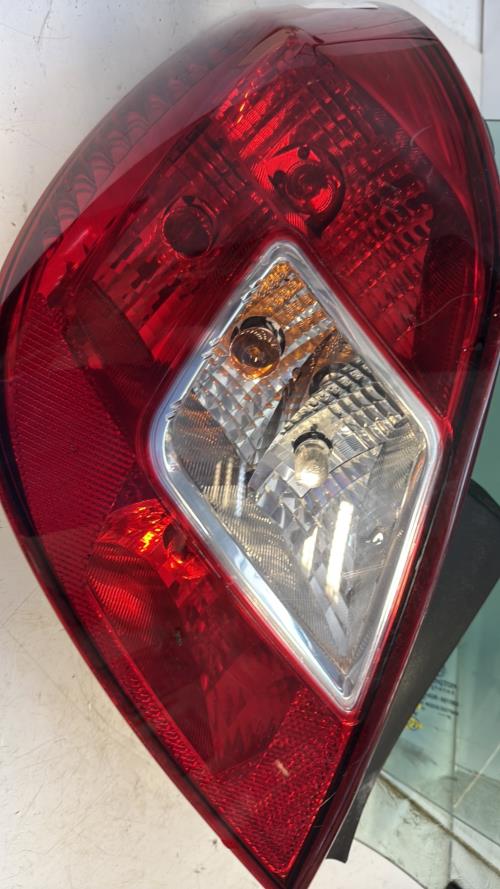 Feu arriere principal gauche (feux) OPEL CORSA D PHASE 1 Essence - Image 1