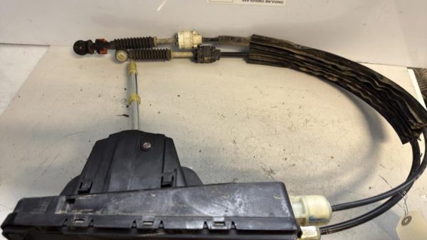 Levier de vitesses DACIA DUSTER 1 PHASE 2 Diesel - Image 4