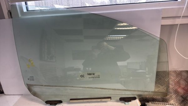 Vitre avant droit RENAULT MEGANE 2 PHASE 1 BREAK Diesel - Image 2