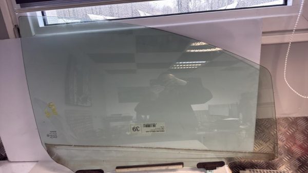 Vitre avant droit RENAULT MEGANE 2 PHASE 1 BREAK Diesel - Image 3