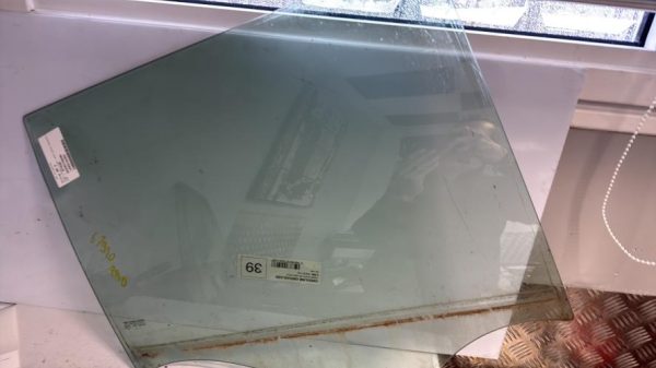 Vitre arriere droit RENAULT MEGANE 2 PHASE 1 BREAK Diesel - Image 3