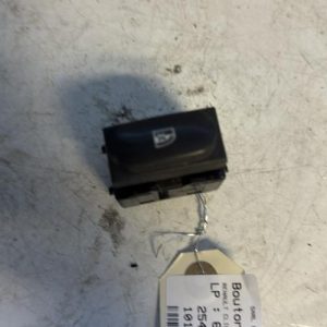 Bouton/Interrupteur RENAULT CLIO 4 PHASE 1 Diesel - Image 1