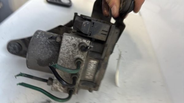Bloc ABS (freins anti-blocage) RENAULT MEGANE 2 PHASE 1 BREAK Diesel - Image 3